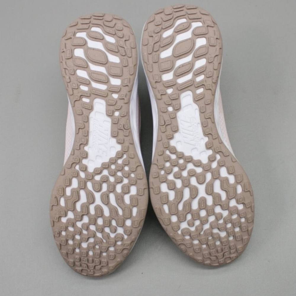 W NIKE REVOLUTION 6. - Picture 3 of 5